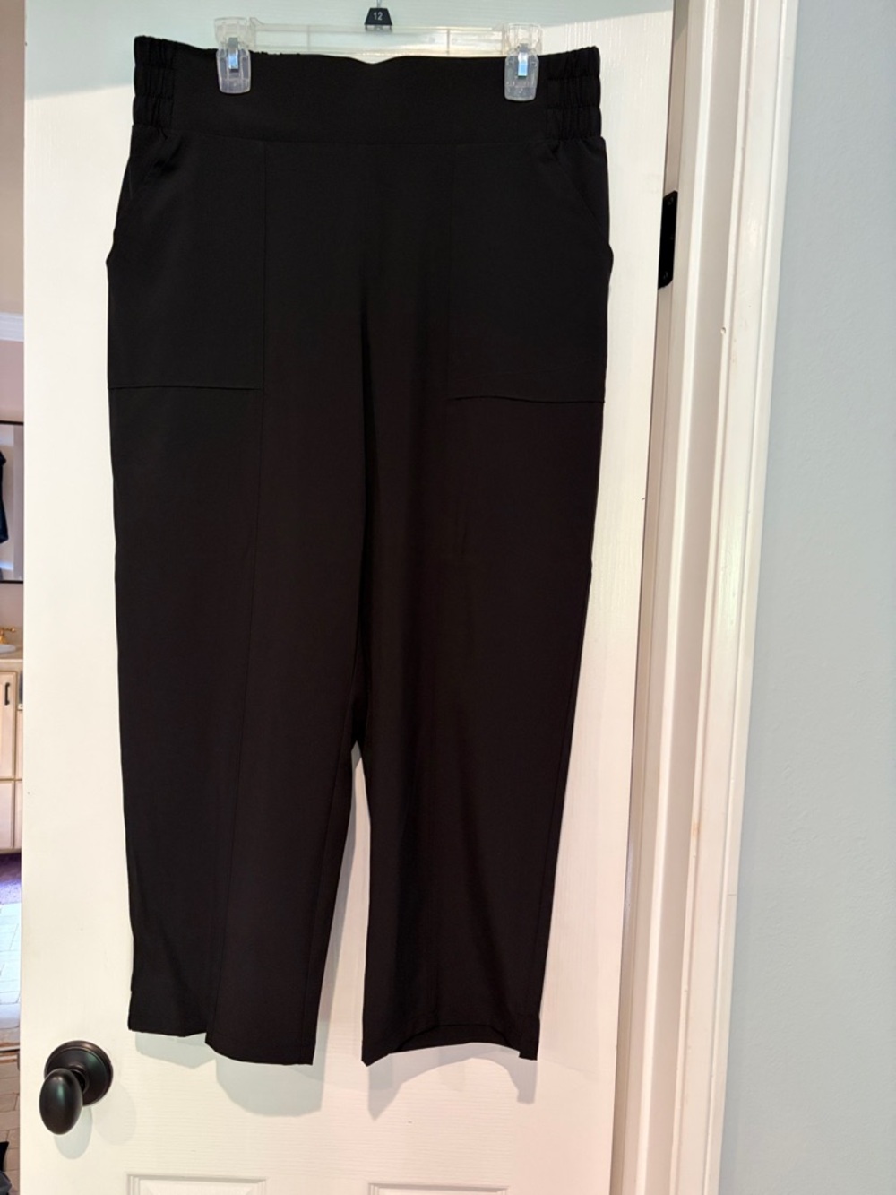 NWT Croft & Barrow Mid-Rise Tapered Crop Black Large